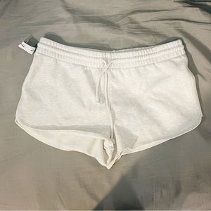 Aritzia TNA Cozy Boyfriend 2" Short